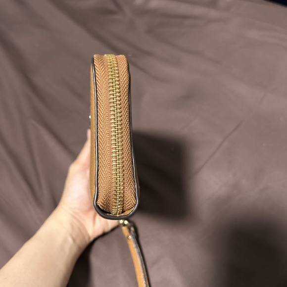 Michael kors wristlet - Picture 3 of 5